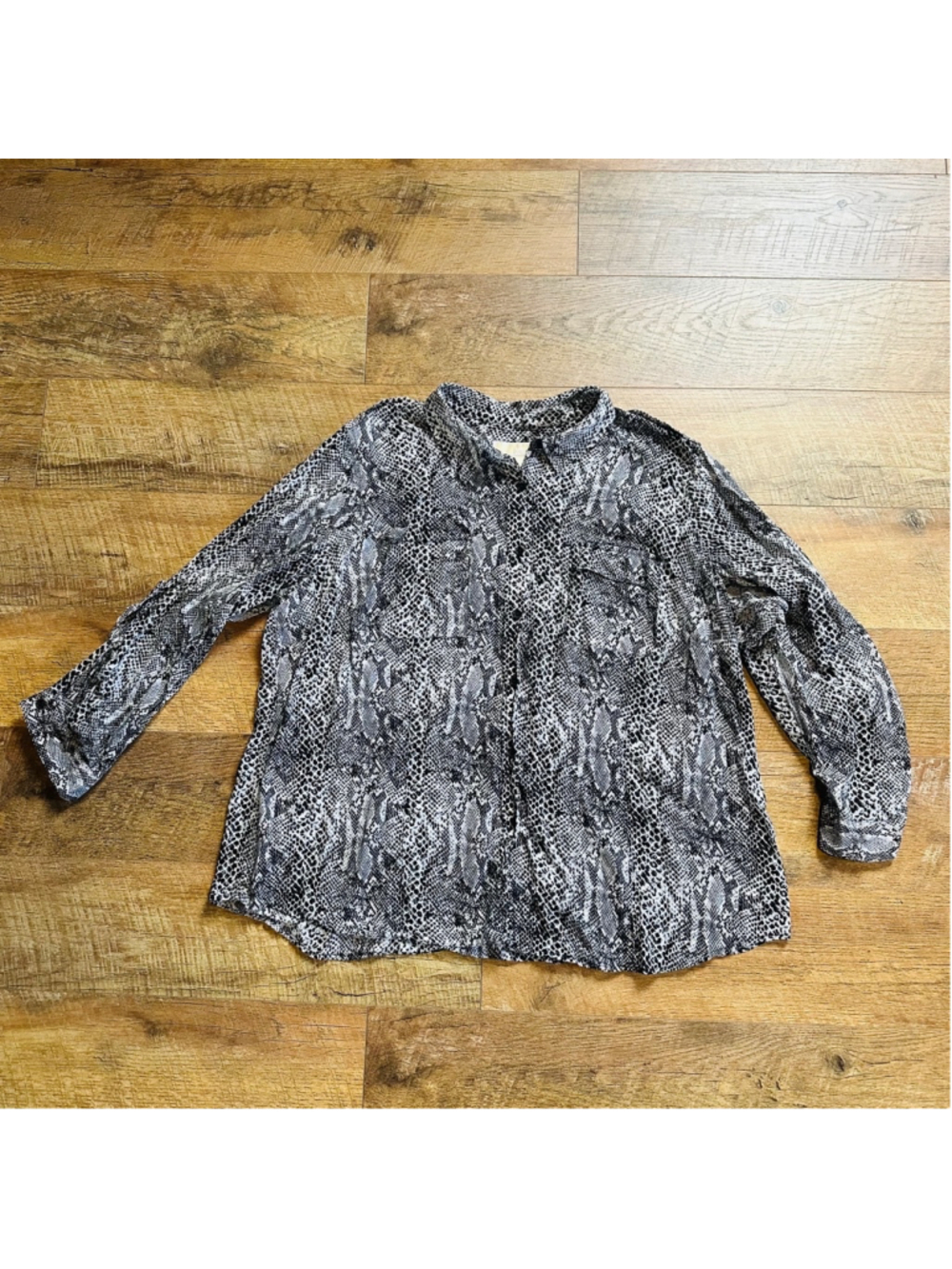 Women's Michael Kors Button Down Shirt 3X Gray Snake Print Summer